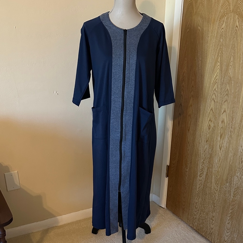 Ekouaer Navy and Gray robe with Pockets S